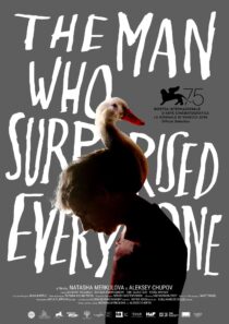 دانلود فیلم The Man Who Surprised Everyone 2018406621-1759976354